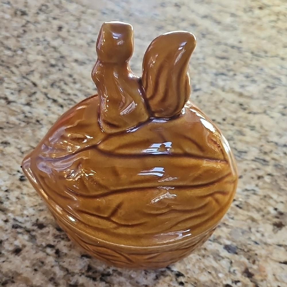Vintage lidded 2 piece Ceramic Squirrel Acorn walnut Dish Container - Picture 5 of 10